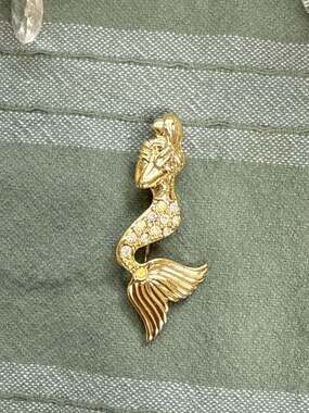 Adorable Mermaid Vintage Style Brooch - ,